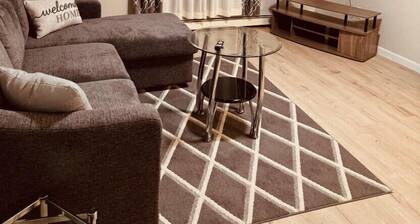 Lovely 1 Bedroom Apartment, onsite coin op Laundry