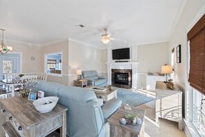 Smart TV, fireplace
