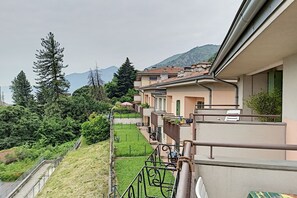 Property grounds - Apartment with balcony overlooking the lake (Lovere)