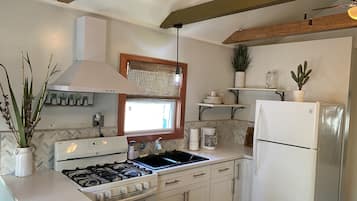 Geladeira, fogão, cooktop, lava-louças