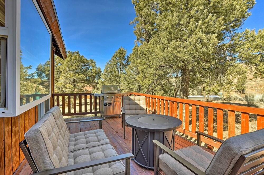 Stunning Big Bear Cabin ~ 9 Mi to Ski Resorts
