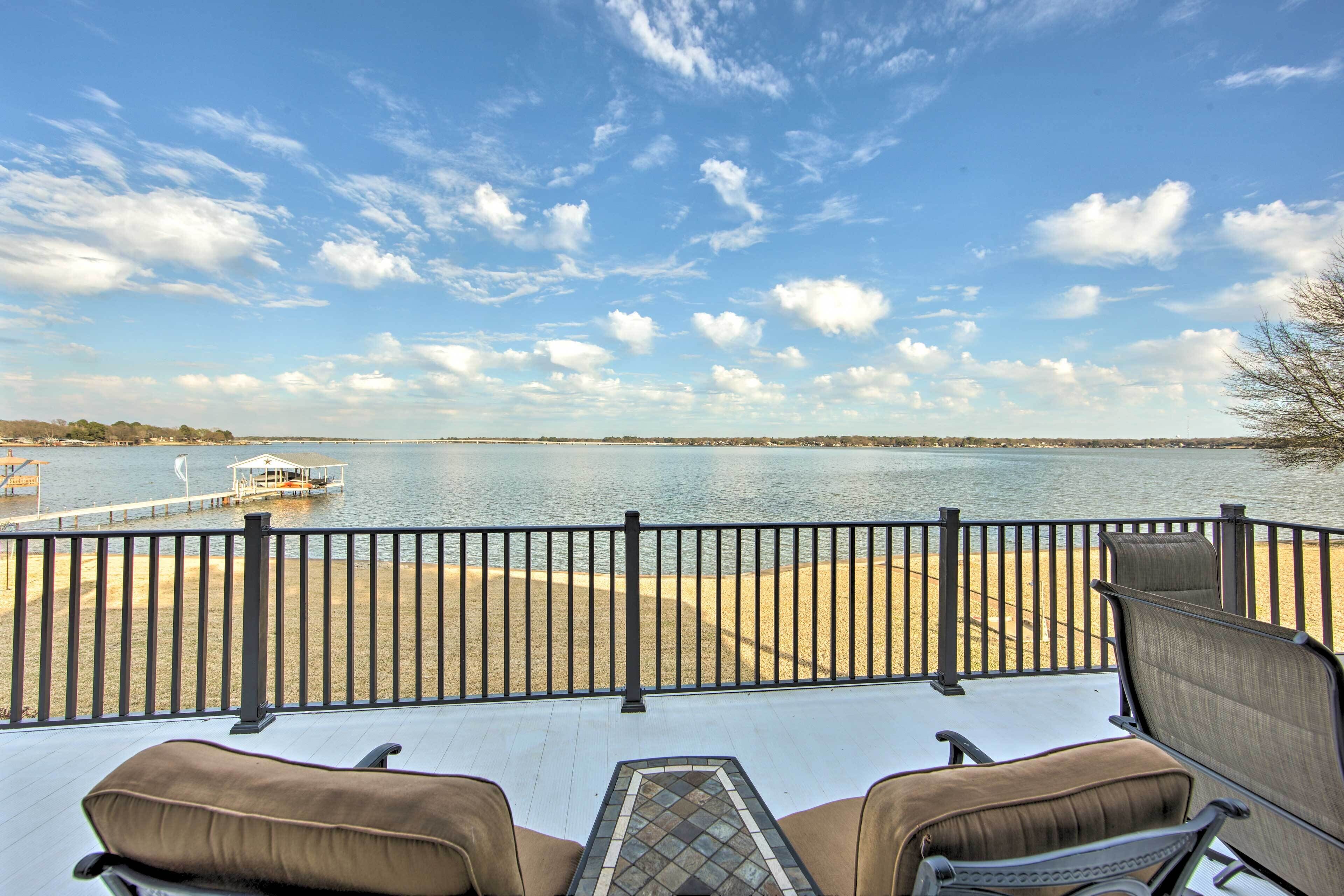 Stunning Lakefront Getaway with Upscale Amenities!
