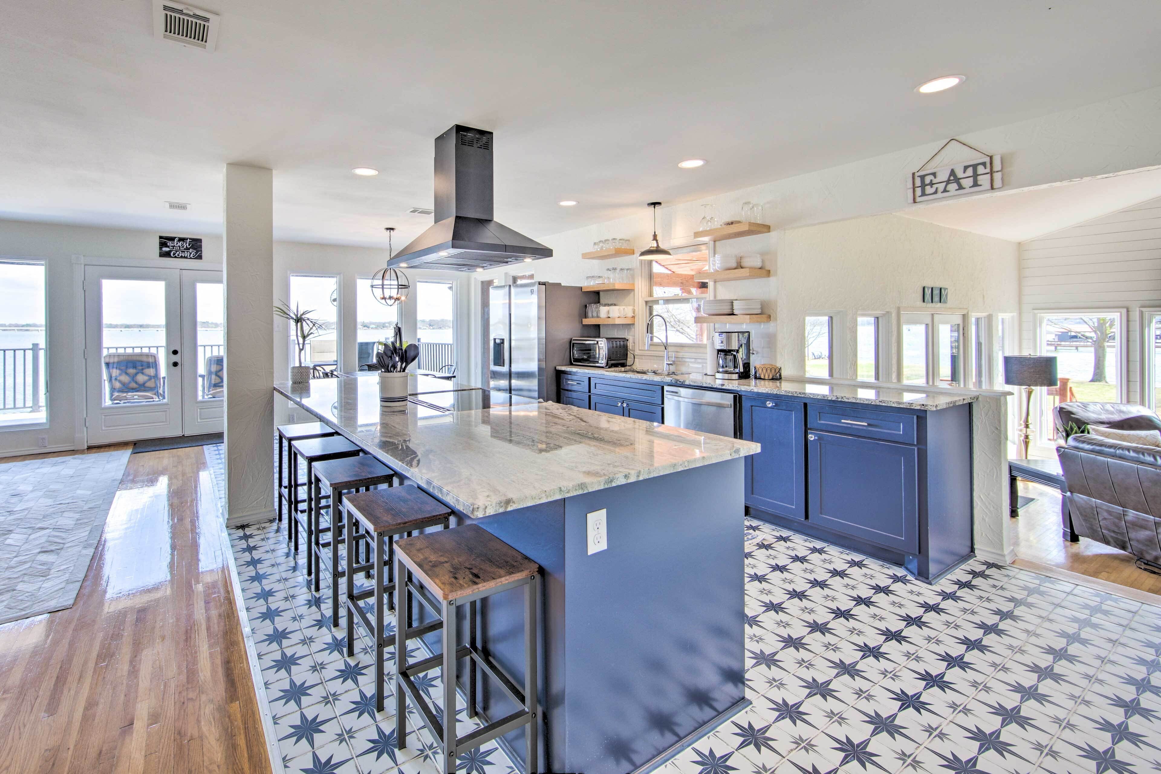 Stunning Lakefront Getaway with Upscale Amenities!