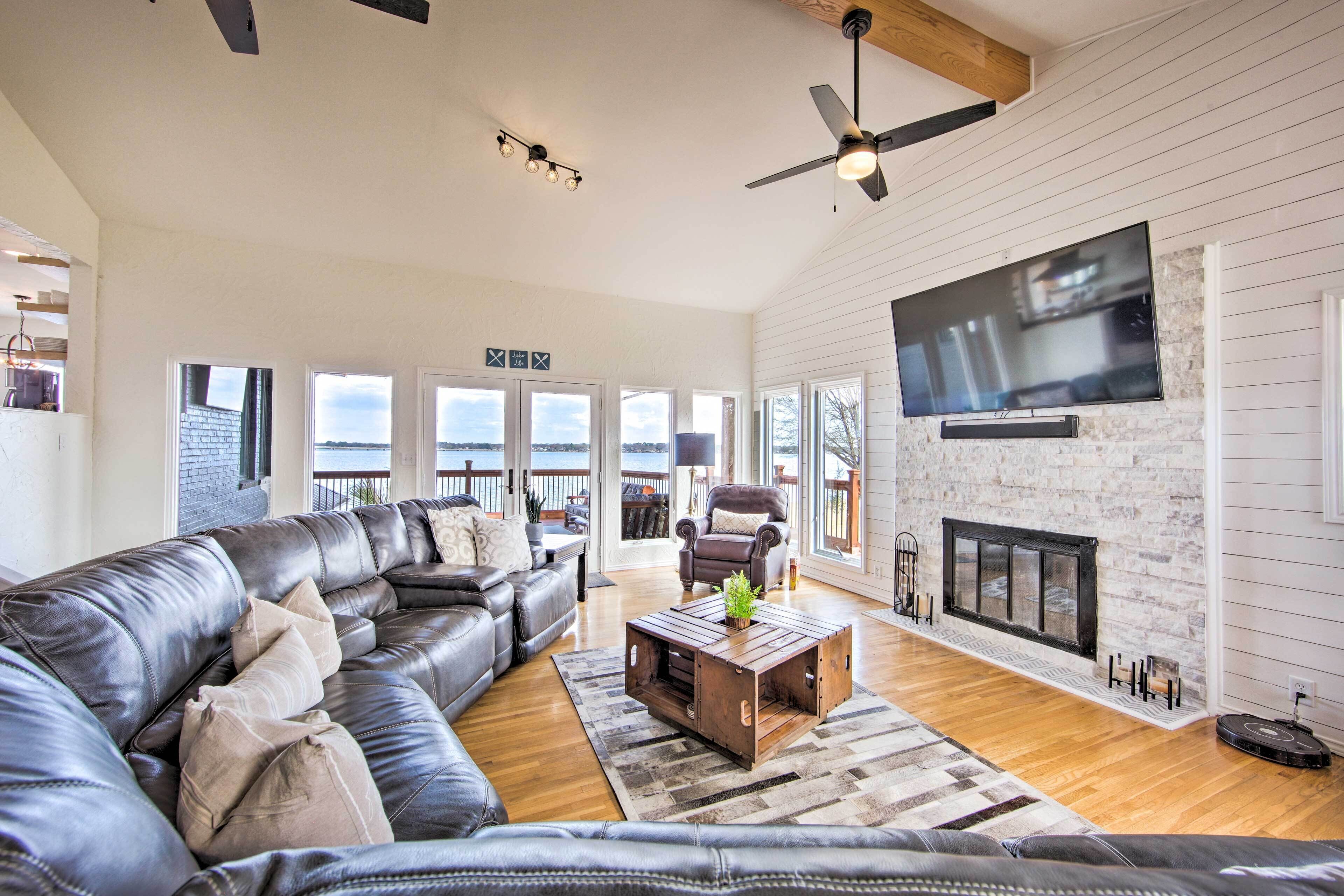 Stunning Lakefront Getaway with Upscale Amenities!