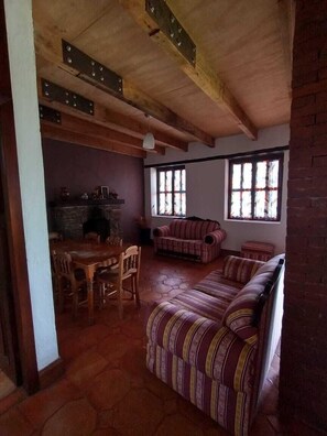 Deluxe Cabin | Living area | Fireplace