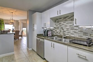 Refrigerador, microondas, parrilla de estufa y lavavajillas 