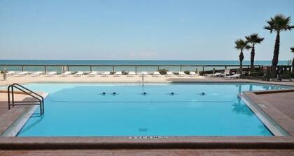 Direct Oceanfront, Ground-Floor Condo Just Steps from Pool & Beach Access!