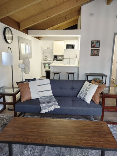 Cozy Apt close to the Catskill Park,Skiing, Hiking and more!