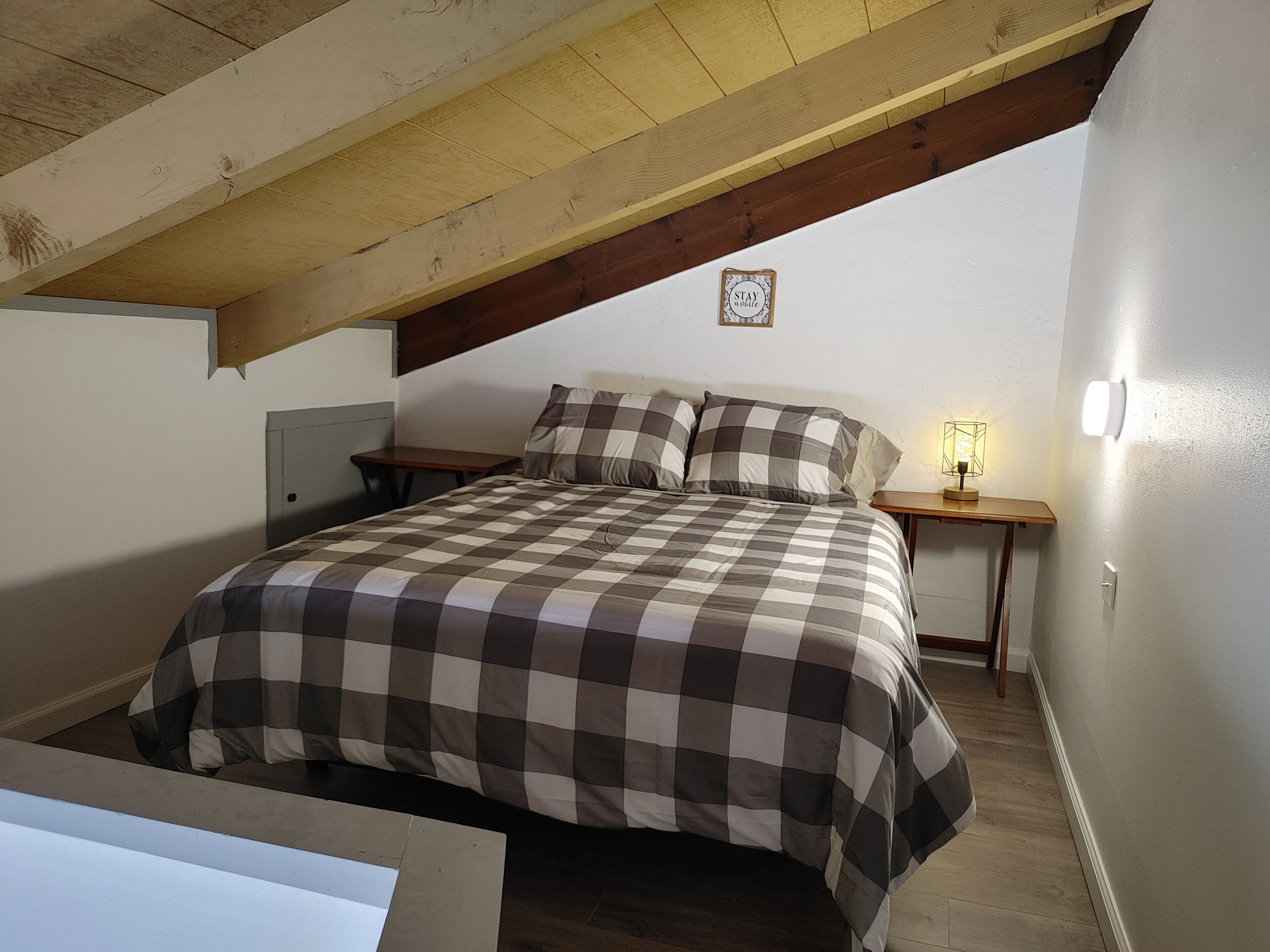 Cozy Apt close to the Catskill Park,Skiing, Hiking and more!