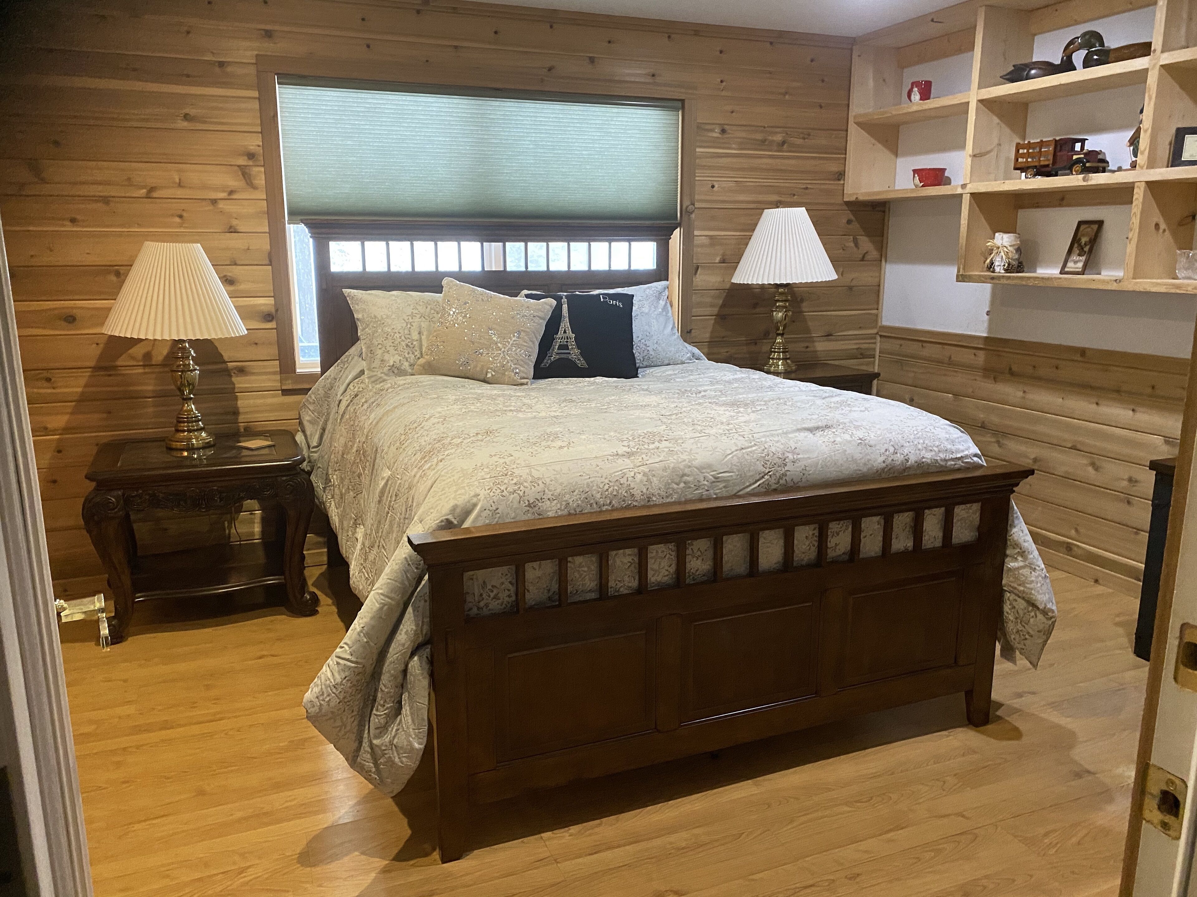 Stirling's - Farm stay hosted by Diane. Dogs and chickens on the property 