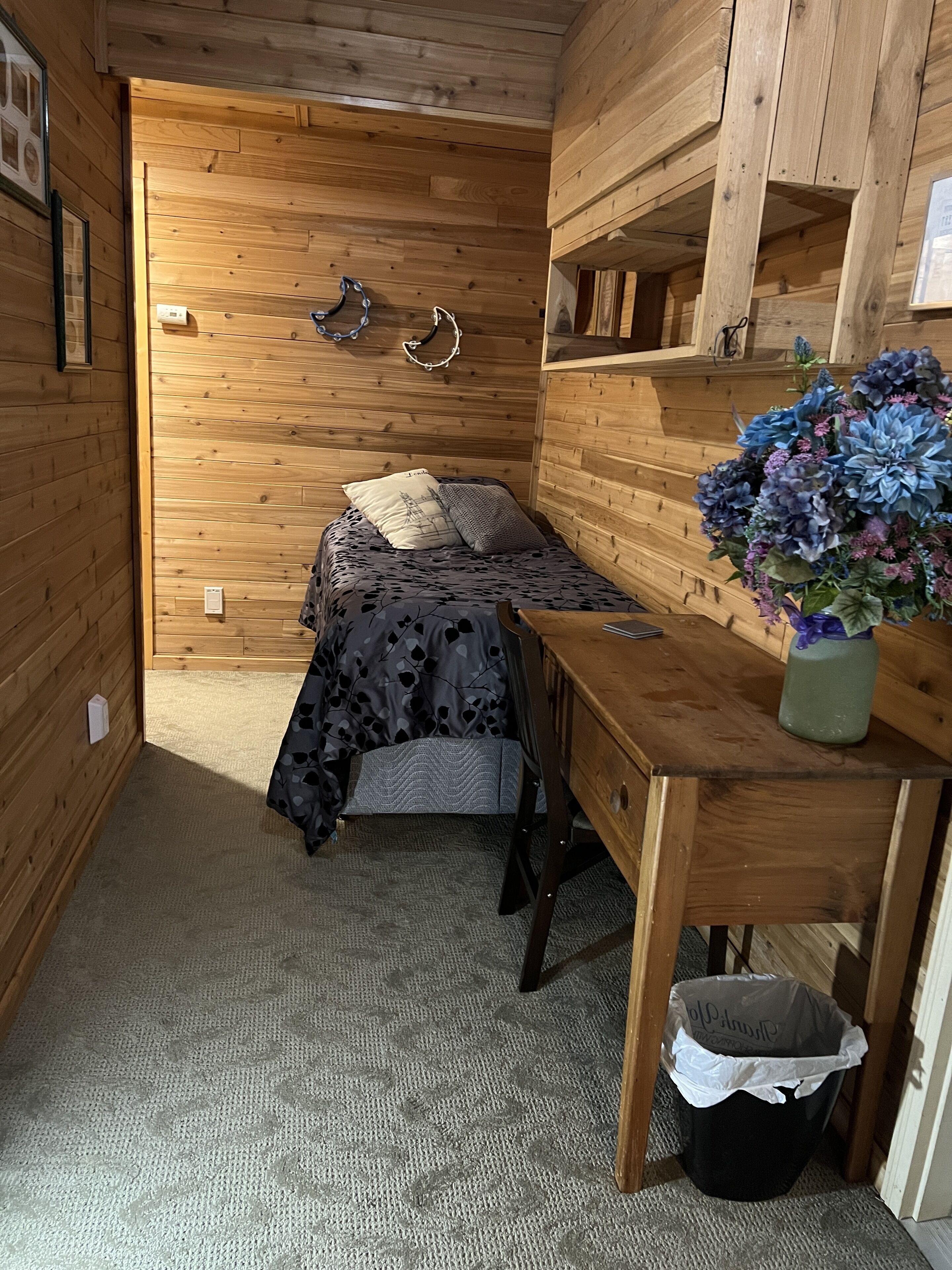 Stirling's - Farm stay hosted by Diane. Dogs and chickens on the property 