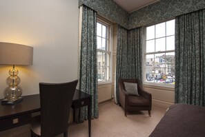 2 Schlafzimmer, Schreibtisch, Bügeleisen/Bügelbrett, kostenloses WLAN