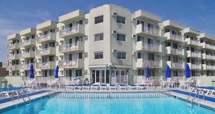 Hit the beach within 5 min! Can easily sleep 4-5 guest!