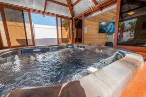 Indoor spa tub