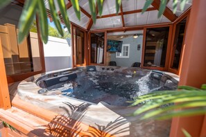 Outdoor spa tub