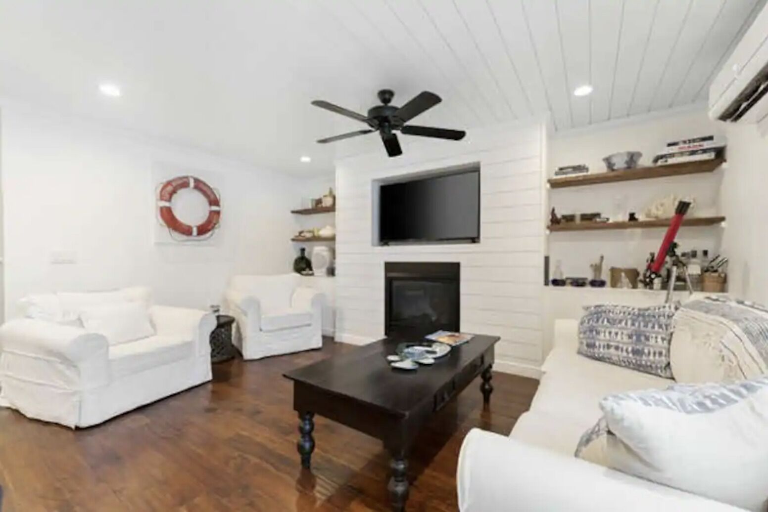 Updated Cabin with Fireplace, Epic Deck, 2 min from ORV trails - Pet Friendly! 