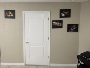 Interior - nice space to relaxing (Town 'n' Country)