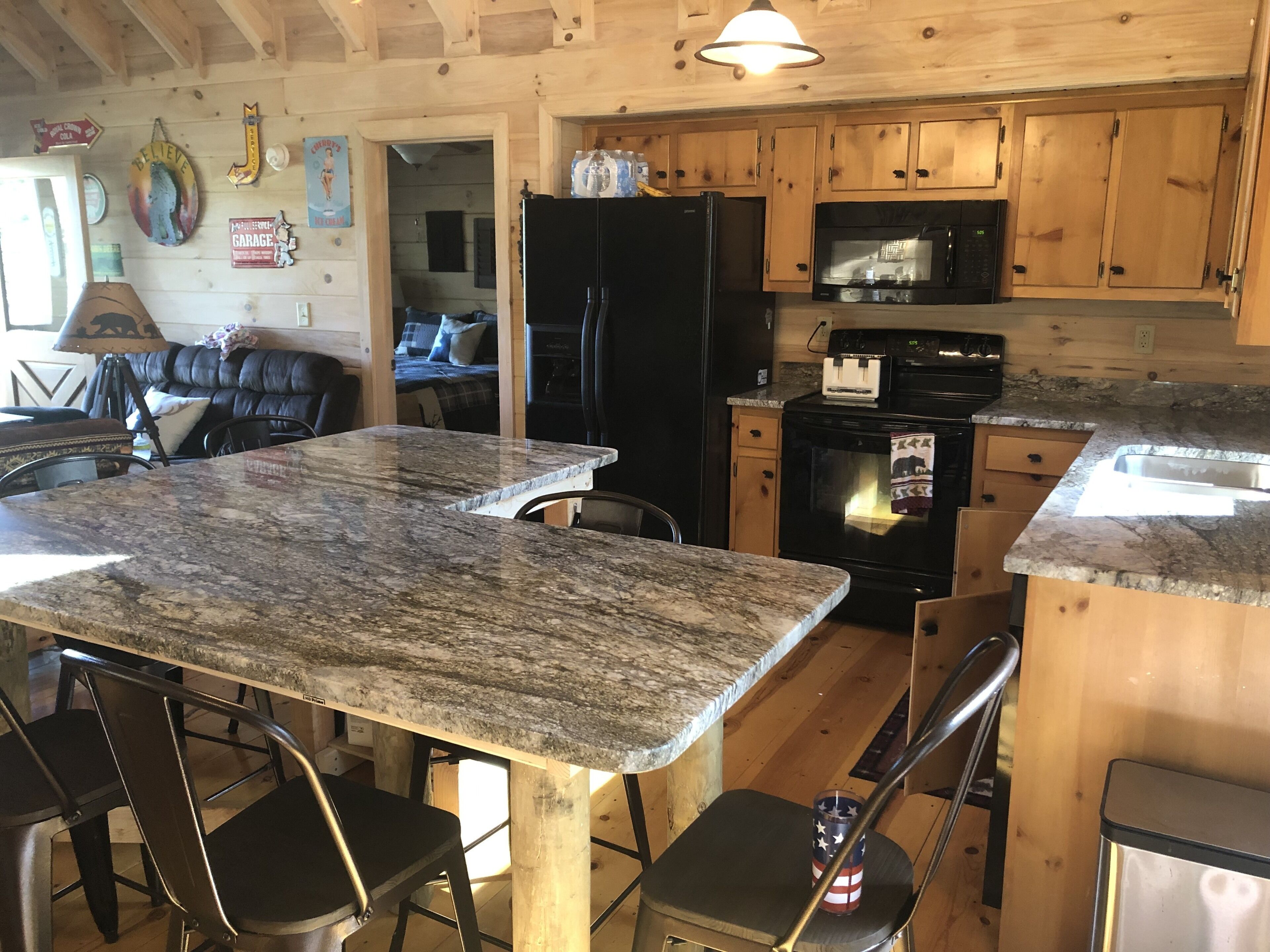 Fantastic Mountain Views Plus Hot Tub and Fire Pit!!