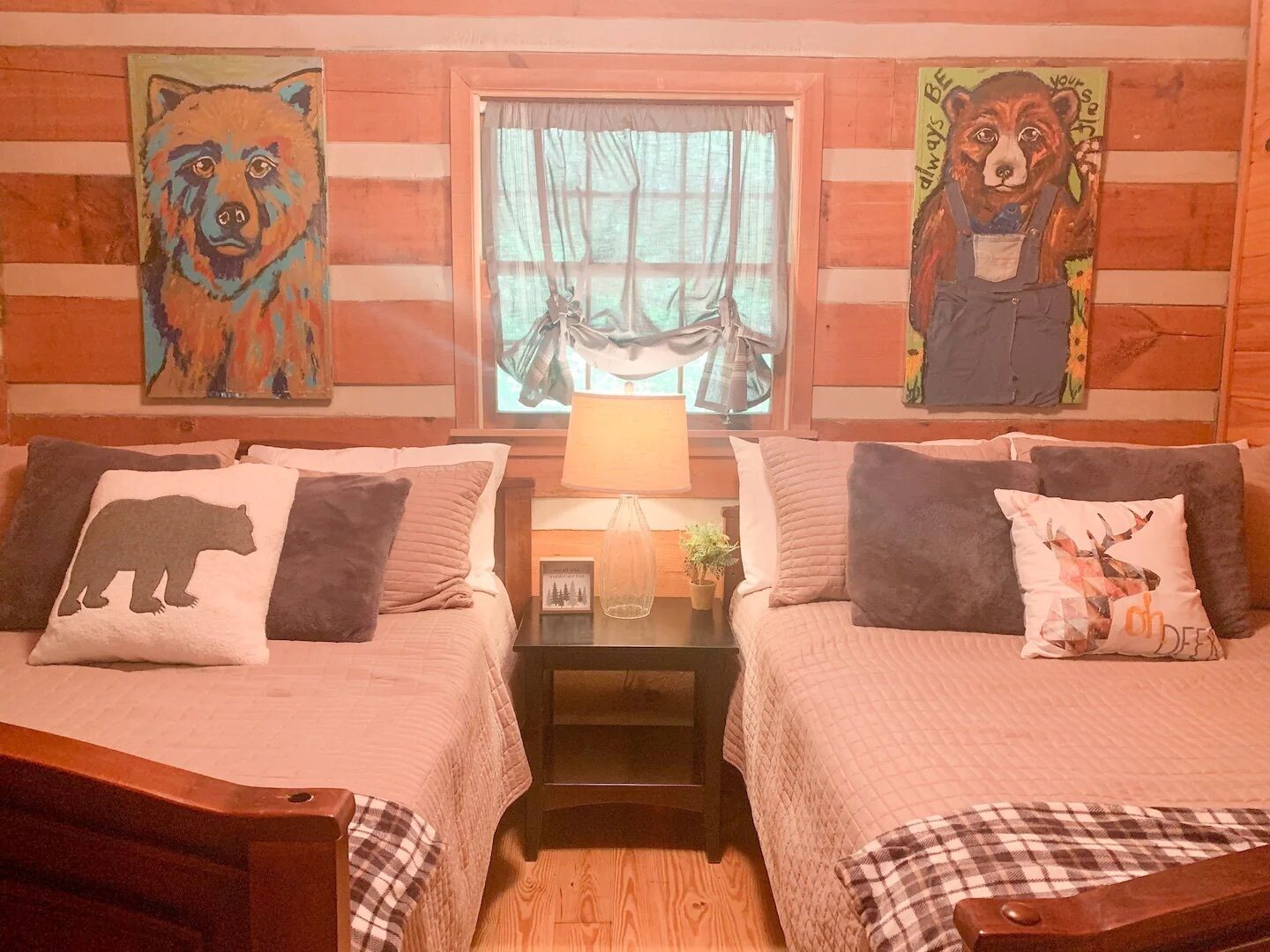 Cozy Cabin in woods with Hot Tub, Porch Swing Bed and Fire Pit in Aska Adventure