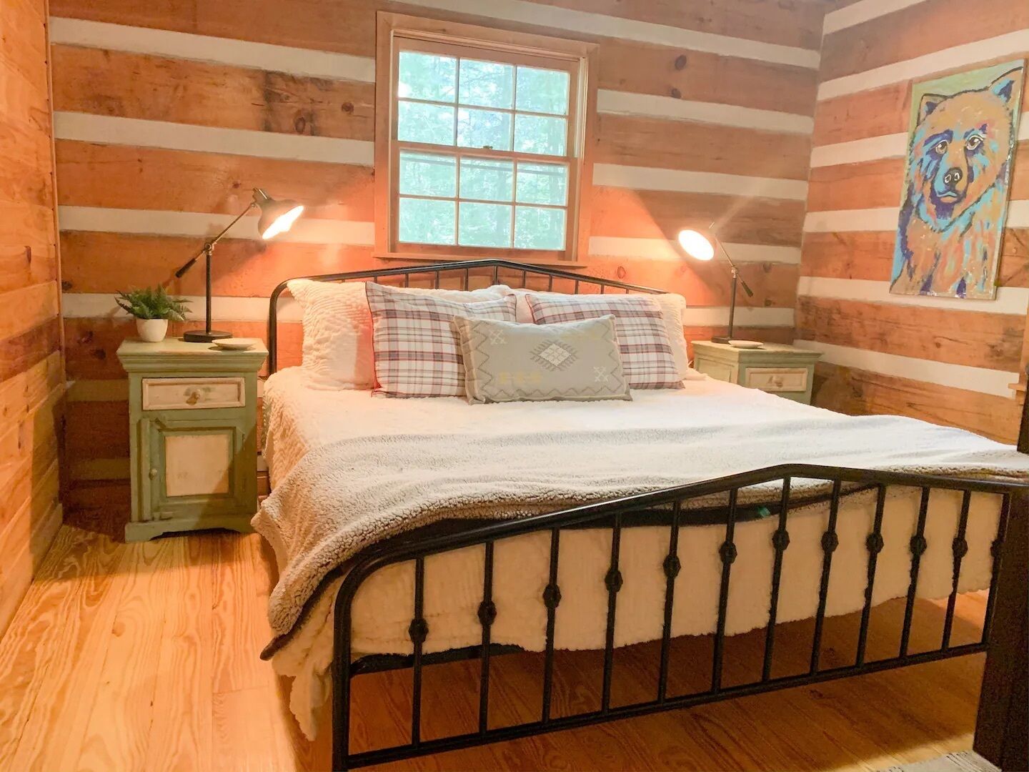 Cozy Cabin in woods with Hot Tub, Porch Swing Bed and Fire Pit in Aska Adventure