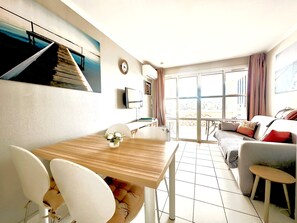 Télévision à écran plat