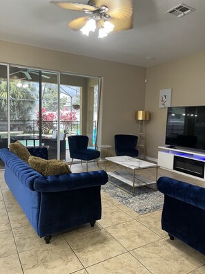 Smart TV - Prepared to be impressed! Welcome home! 7 bedroom 4 bathroom with HEATED pool! (Grand Island)