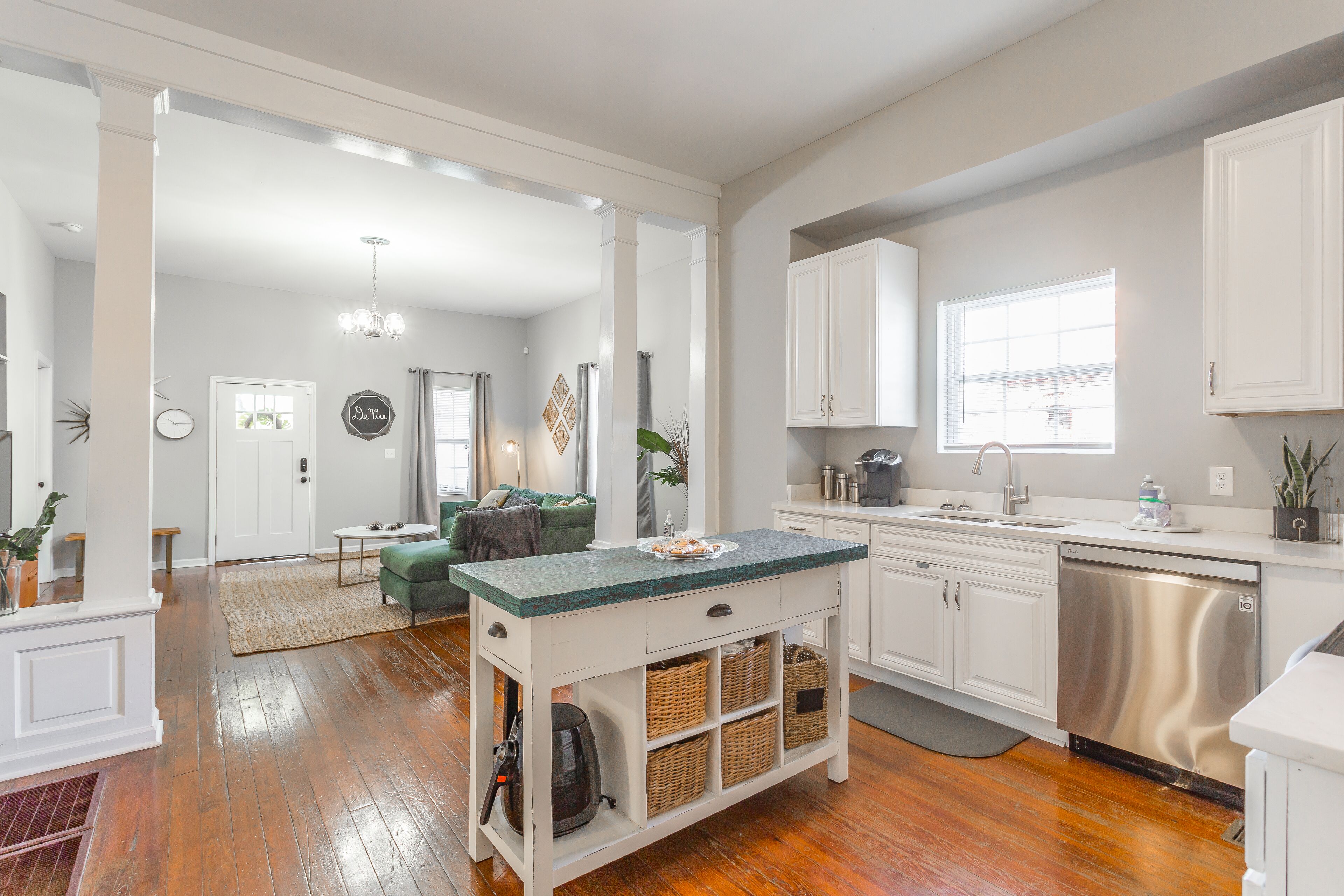 The De'Vine Home- 5 mins. from Downtown