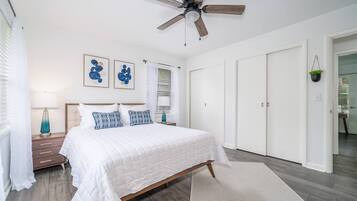 3 bedrooms, desk, iron/ironing board, travel cot
