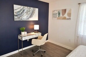 3 bedrooms, desk, iron/ironing board, travel crib - Golden Racehorse | Luxury Mid-Century Modern Home | Pet-Friendly Retreat (Hot Springs)