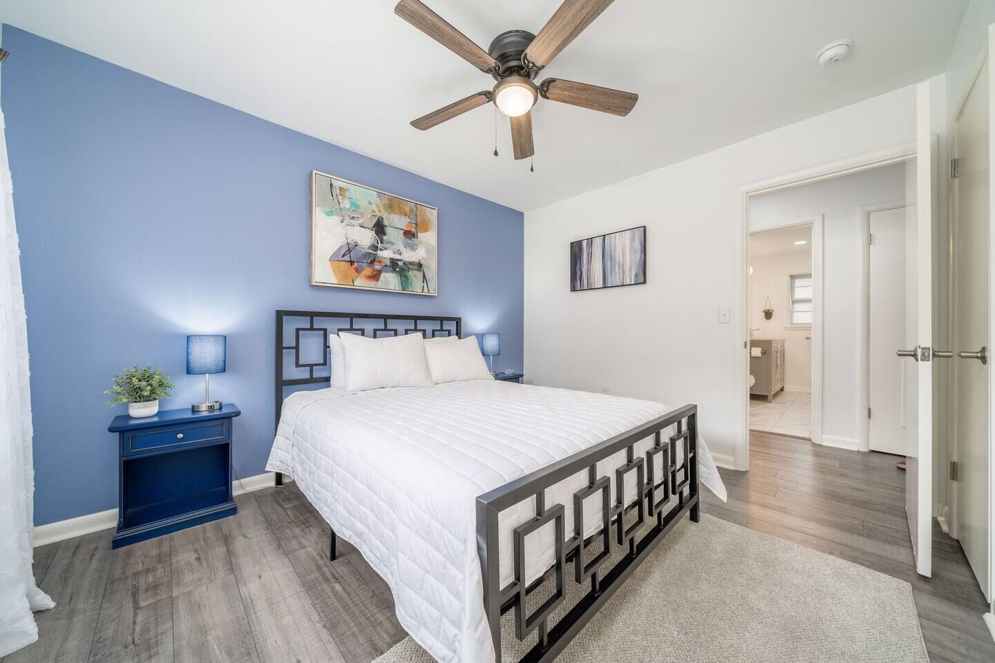 3 bedrooms, desk, iron/ironing board, travel cot