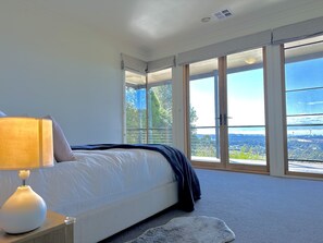5 bedrooms, desk, iron/ironing board, free WiFi
