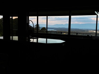 Hanging Garden On Mernda- Mountain view retreat