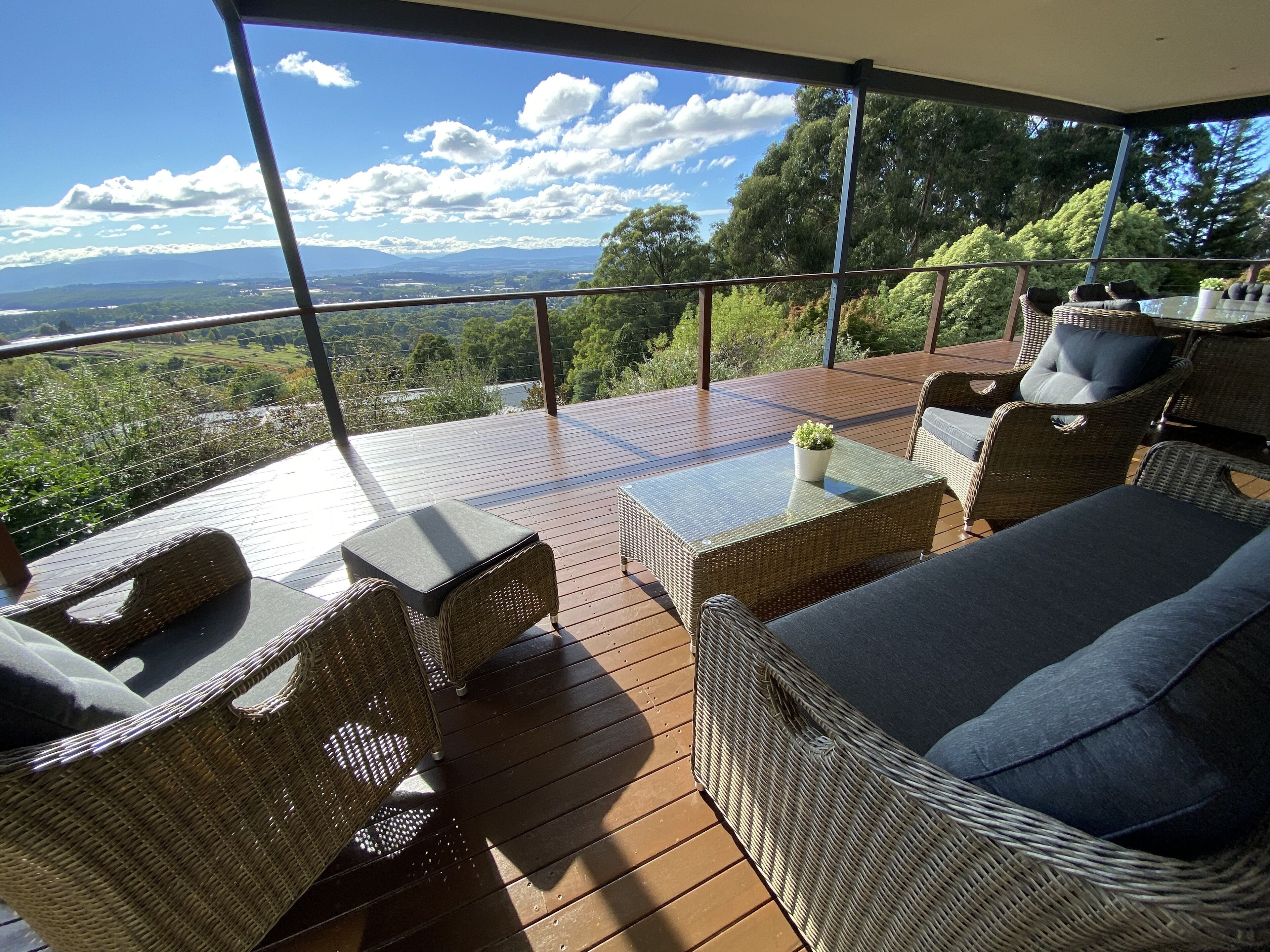 Hanging Garden On Mernda- Mountain view retreat 