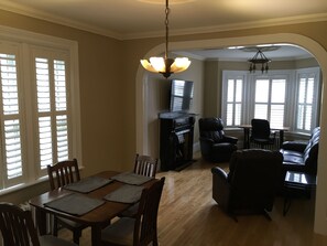 Dining - Live in the centre of Peninsula (Halifax)