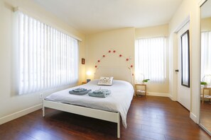 2 bedrooms, desk, iron/ironing board, free WiFi