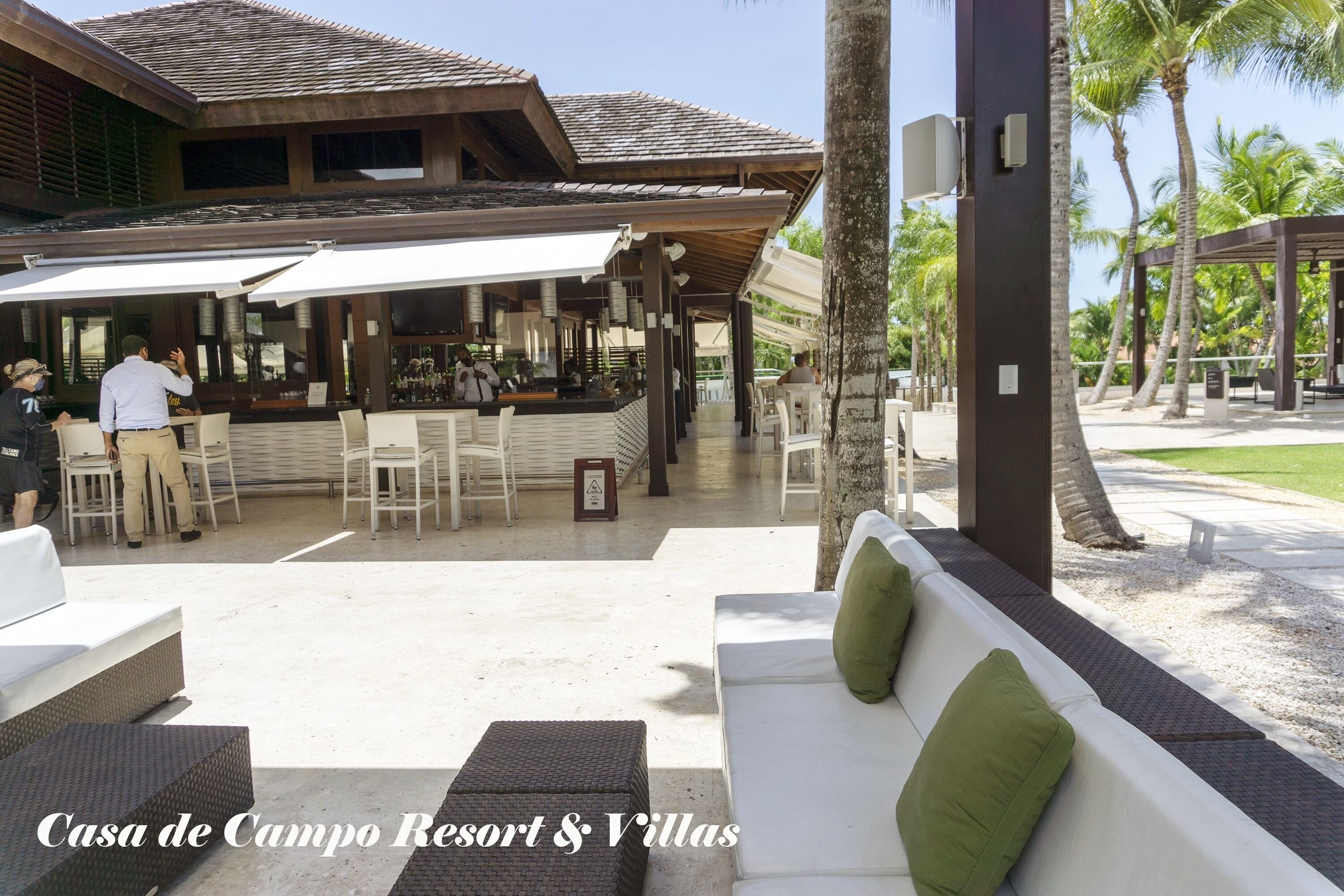 屋外ダイニングエリア