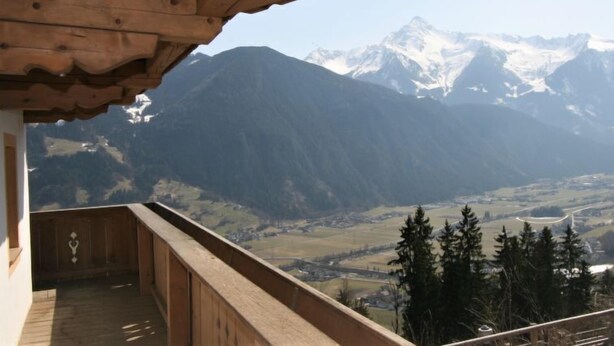A wooden balcony with a view of snow-capped mountains and a valley below. - Lamplberg by Interhome (Hippach)