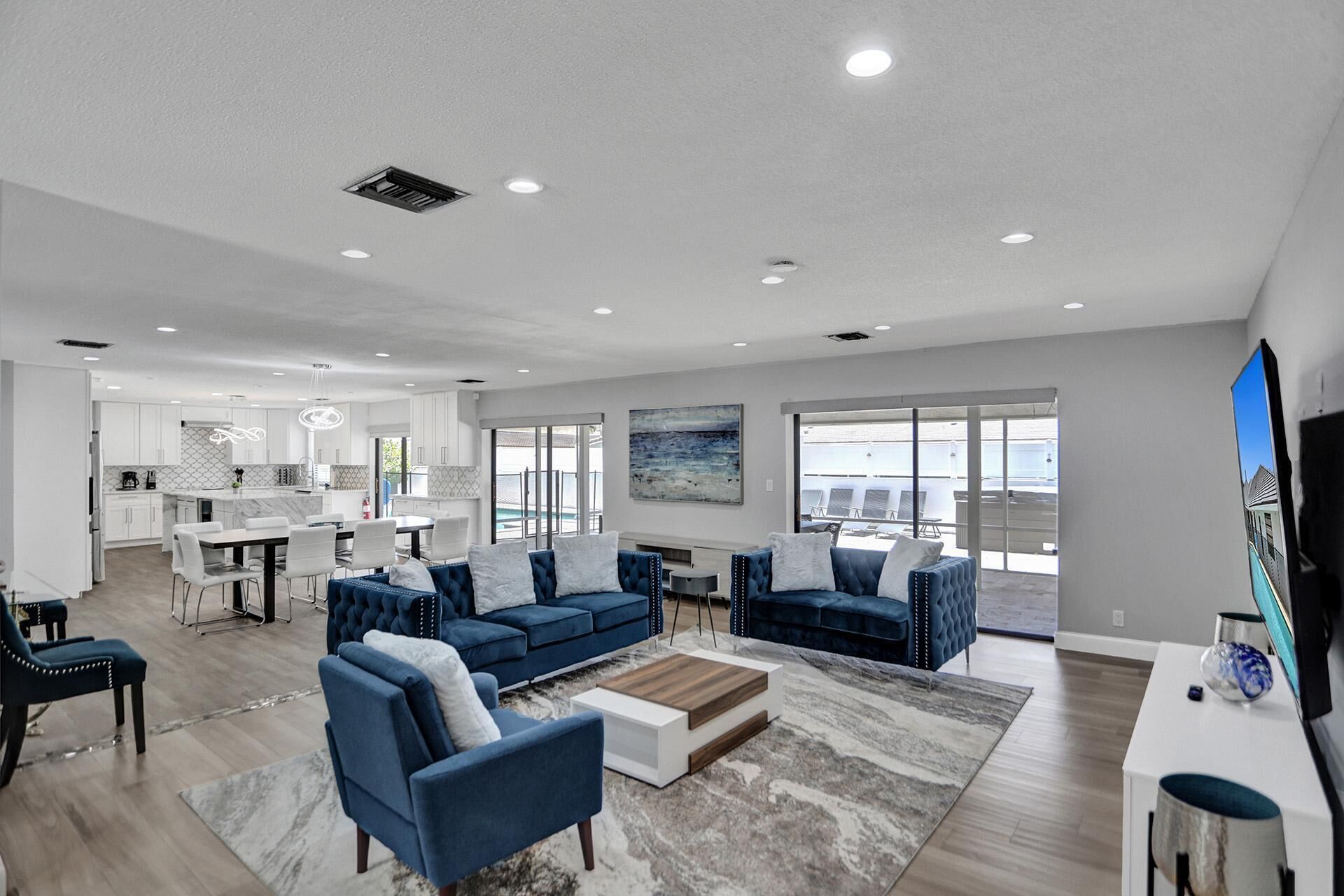 7BR w/ Heated Pool Jacuzzi, Gameroom, Theatre