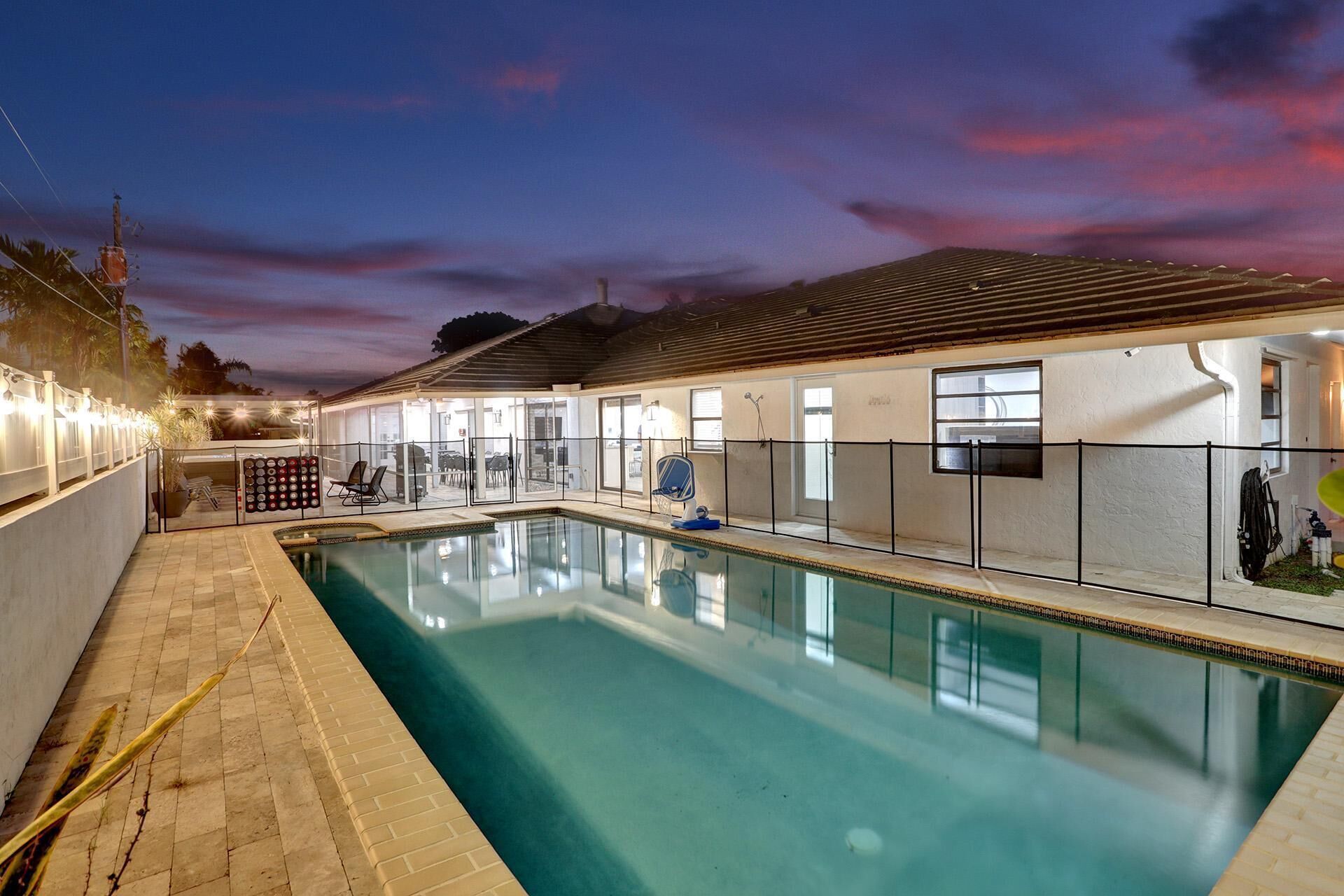 7BR w/ Heated Pool Jacuzzi, Gameroom, Theatre