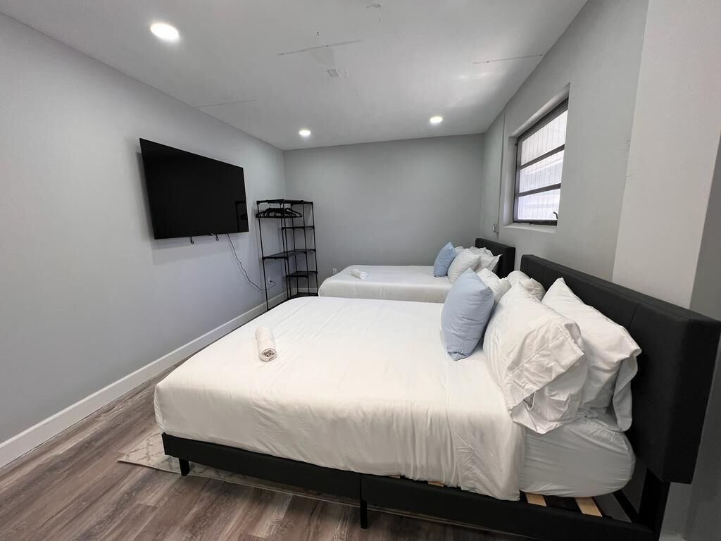 7BR w/ Heated Pool Jacuzzi, Gameroom, Theatre