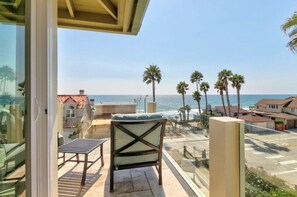 Property grounds - Discover tranquility with whitewater views of South  Oceanside Beach (Oceanside)