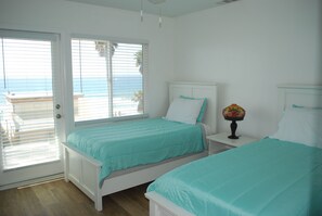 4 quartos, ferros/tábuas de passar roupa, berço de viagem