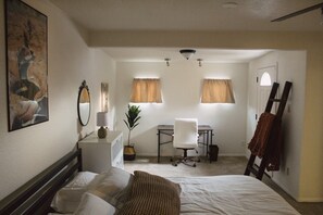 5 Schlafzimmer, Schreibtisch, Bügeleisen/Bügelbrett, kostenloses WLAN