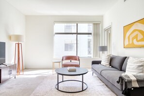 Télévision, chaîne hi-fi