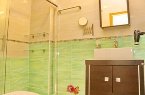 Douche, sèche-cheveux