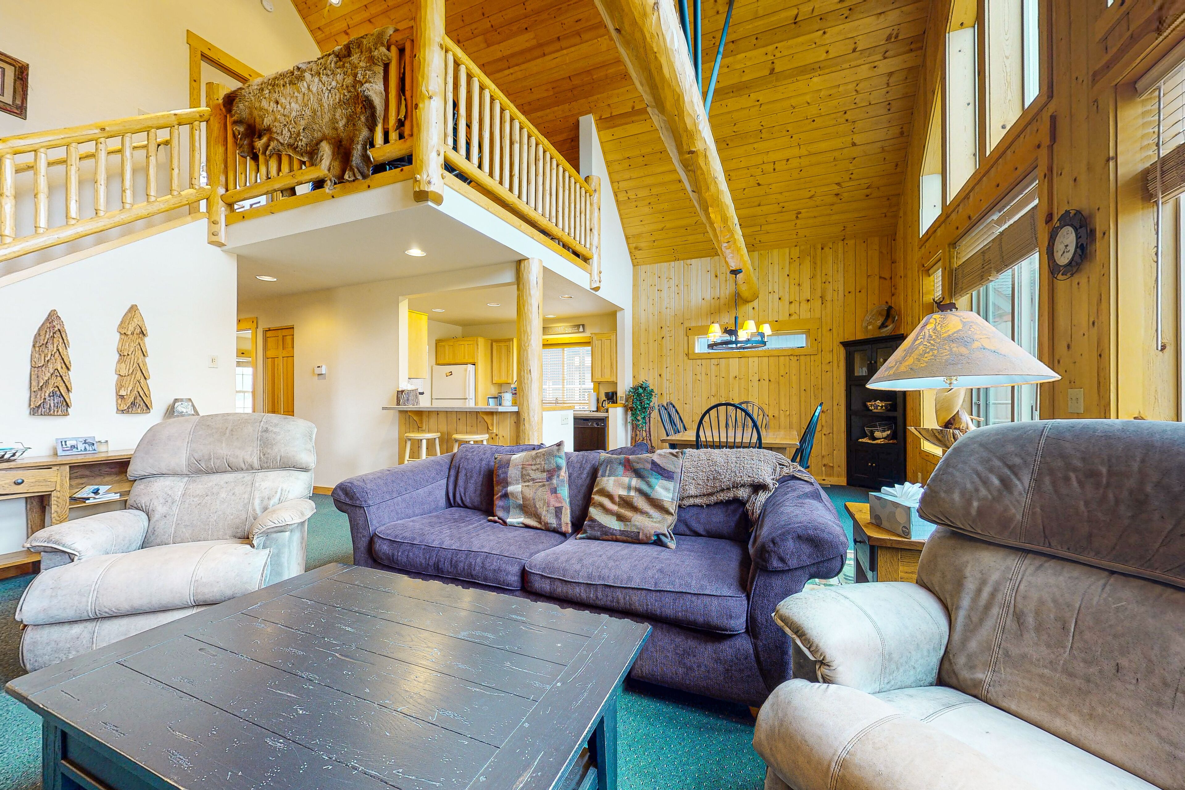 Dog-friendly chalet w/private deck, fireplace, 3 pools, and gym