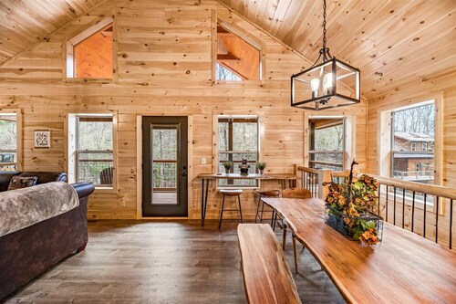 💦SPLASH💦 into Stunning POOL Cabin- PRIVATE Indoor Pool & Multigame Arcade!