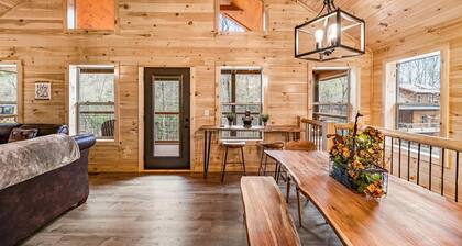 💦SPLASH💦 into Stunning POOL Cabin- PRIVATE Indoor Pool & Multigame Arcade!