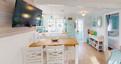 Charming home near beach with fast WiFi & whimsical interior - close to beach