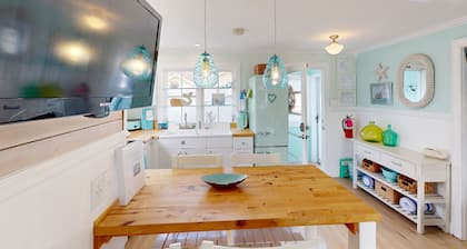 Charming home near beach with fast WiFi & whimsical interior - close to beach